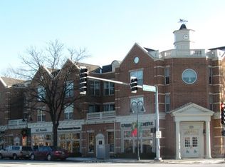 989 Waukegan Rd, Glenview, IL 60025