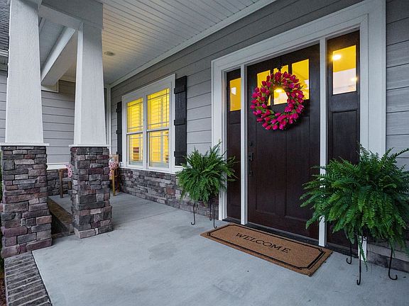 4th image of 912 Broadstone Way