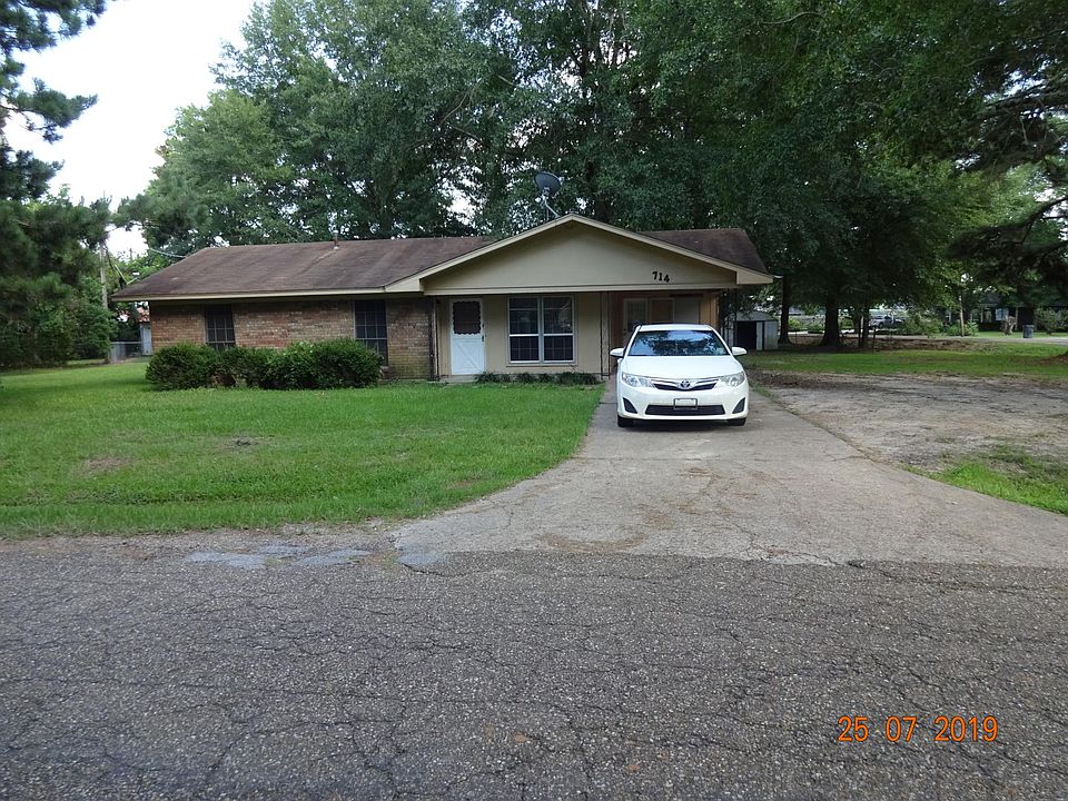 714 Camellia Drive Monroe, La. 71203 Brick House on the corner of McCoy and Camellia