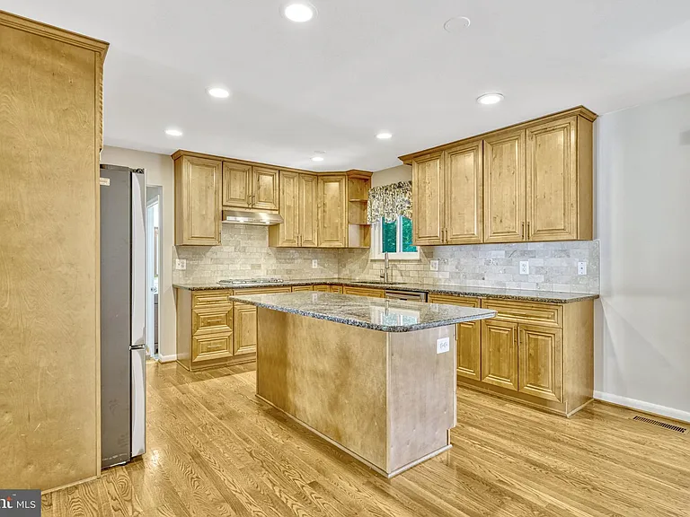5021 Fleming Dr — Photo 15