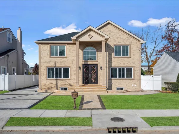 11 Julian Street, Hicksville, NY 11801