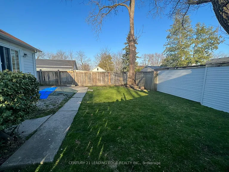 497 King St E — Photo 16