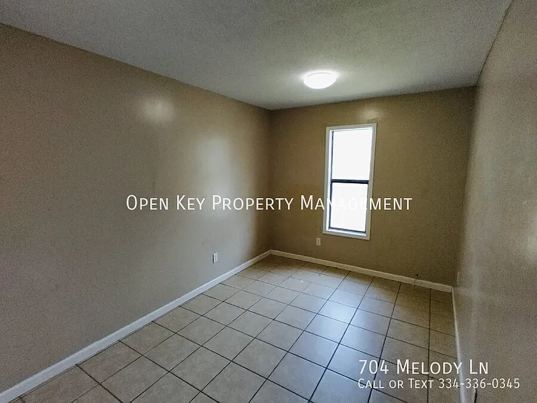 704 Melody Ln — Photo 9