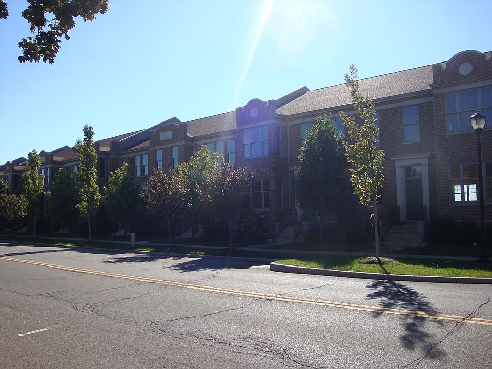 2nd image of 201 W Mishawaka Ave