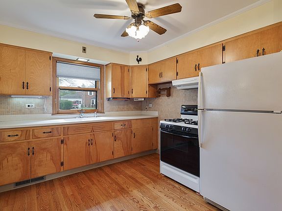 5th image of 9412 Crawford Ave