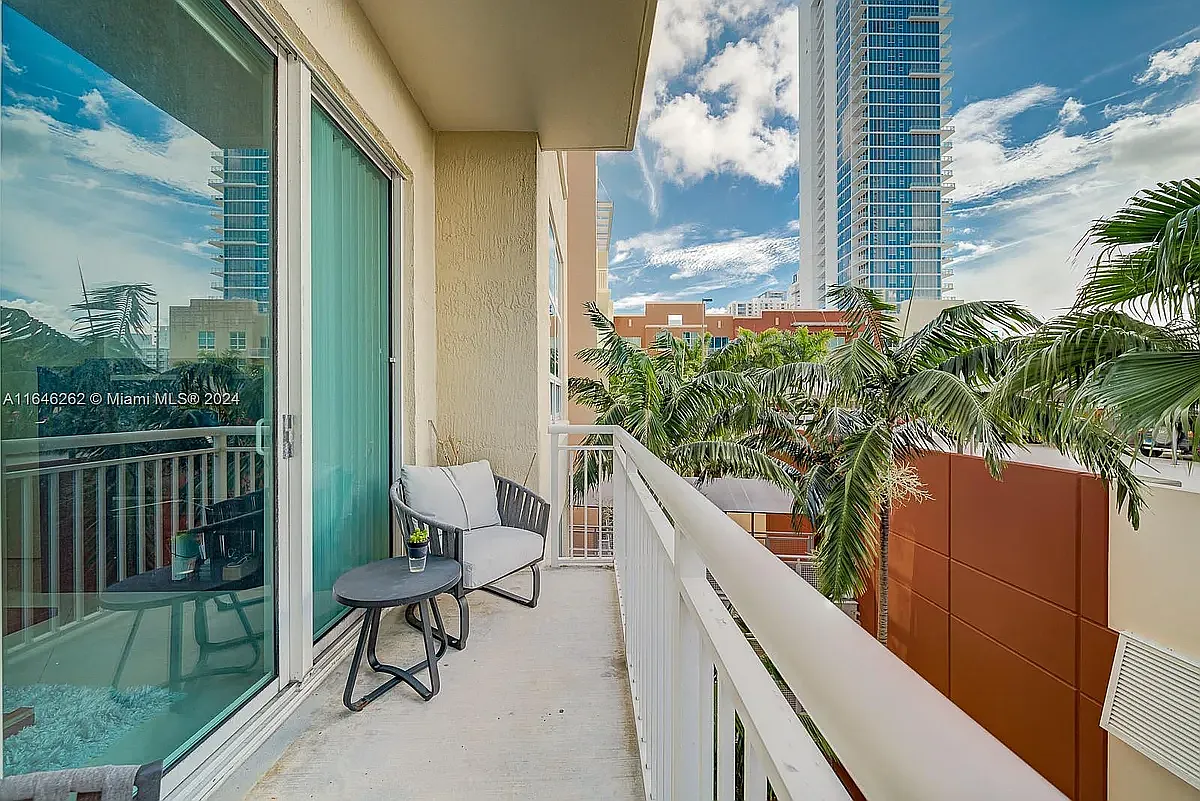 2 bed, 1092 sqft, $3,200 — Photo 4
