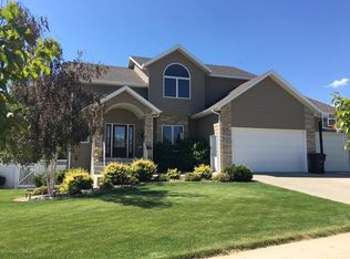 1975 7th St W, Dickinson, ND 58601