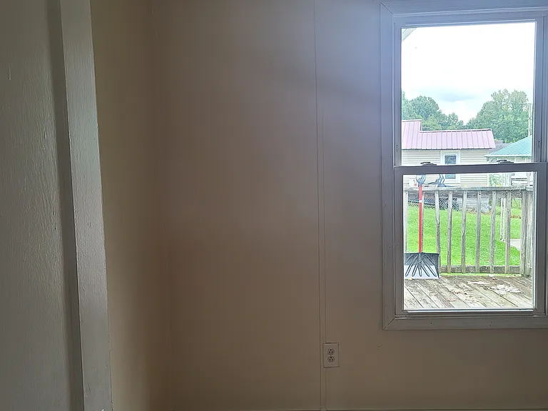 140 Mullens St — Photo 16