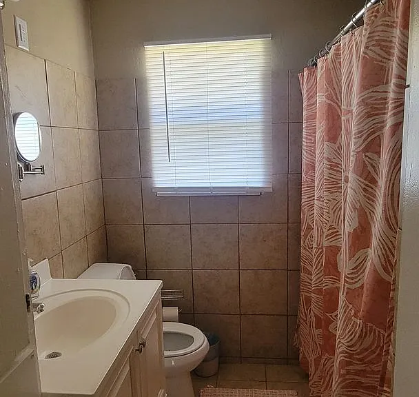 808 Mary St — Photo 16