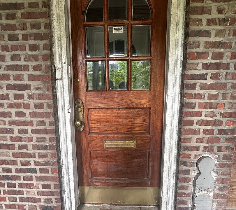 1st image of 313 W Seymour St
