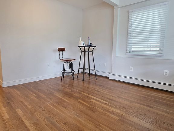 4th image of 224 Jefferson Ave APT 1