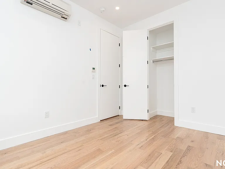 230 N 7th St #201 — Photo 9