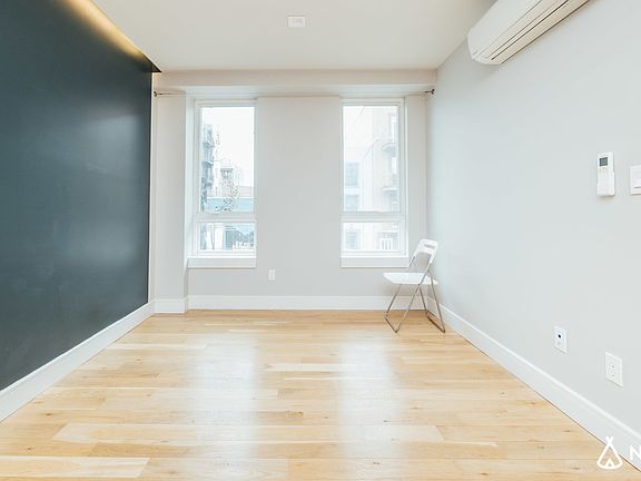 4th image of 200 Clifton Pl #B4