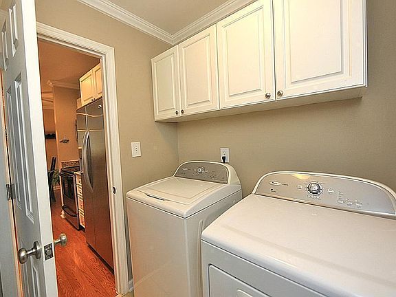 5th image of 1010 Kingswood Dr APT J