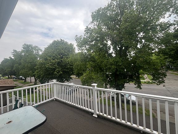 3rd image of 432 Richmond Ave APT 3