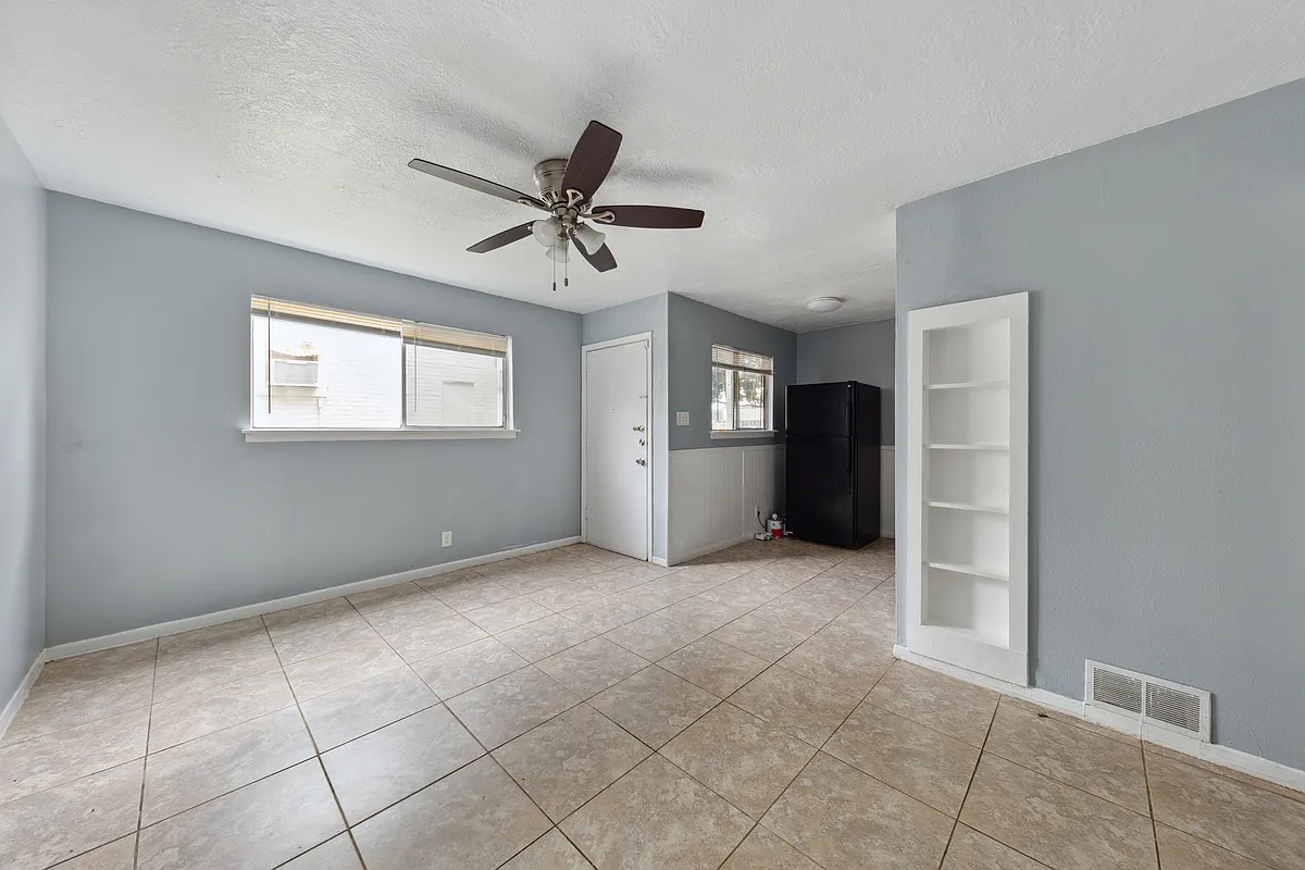 Building Photo - 3906 Video St #A