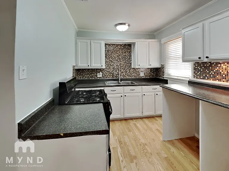 1207 Grace St — Photo 7