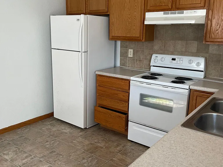1713 Clover Dr — Photo 7