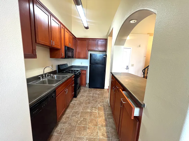 1154 Bellevue APT — Photo 16