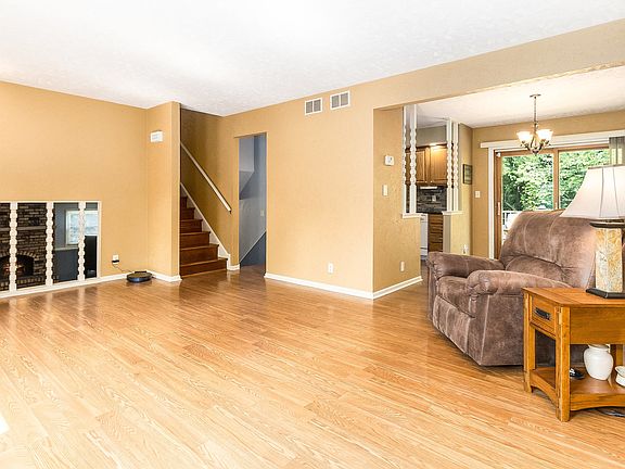 3rd image of 1305 Brentwood Pl