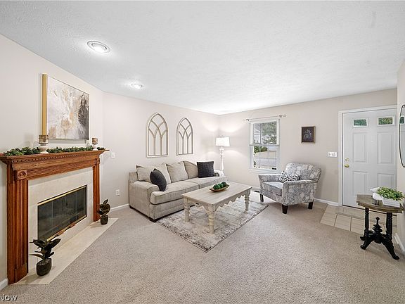 5th image of 10255 Brighton Cir