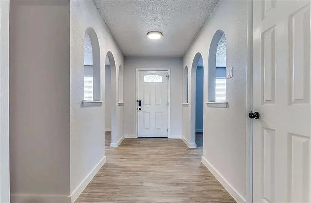 3 bed, 2.0 bath, 1734 sqft, $2,480 — Photo 3