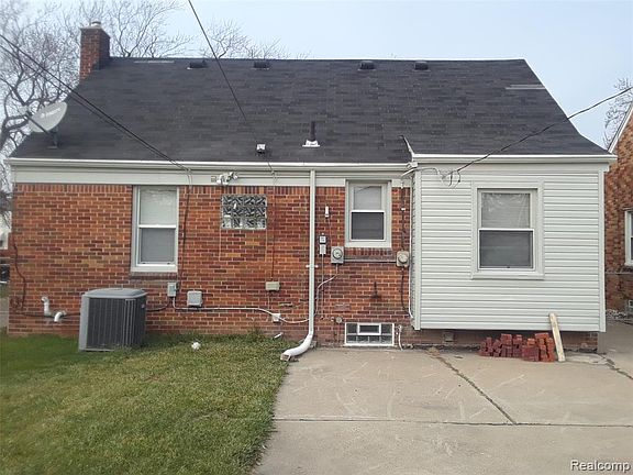 2nd image of 1853 Riverbank St
