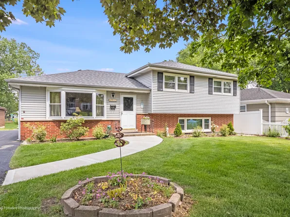 4733 S Pershing Ave, Downers Grove, IL 60515