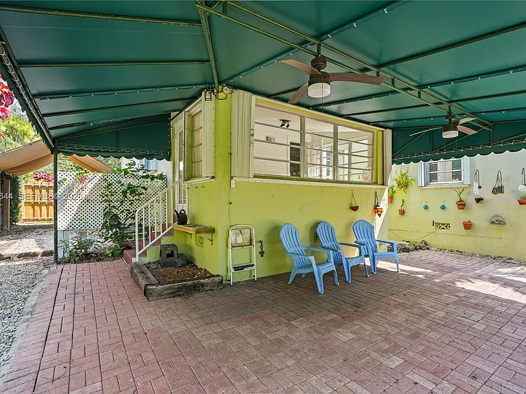 2460 SW 24th St — Photo 41