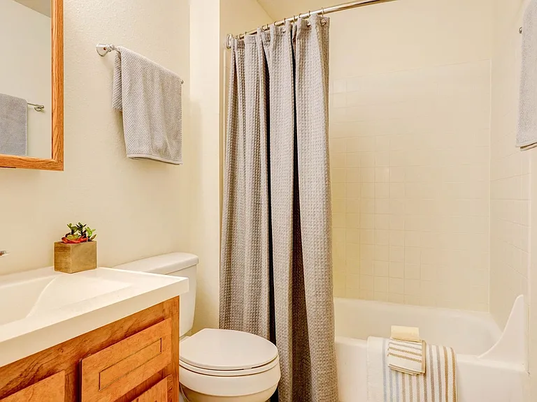 Spacious and immaculate townhomes! — Photo 26