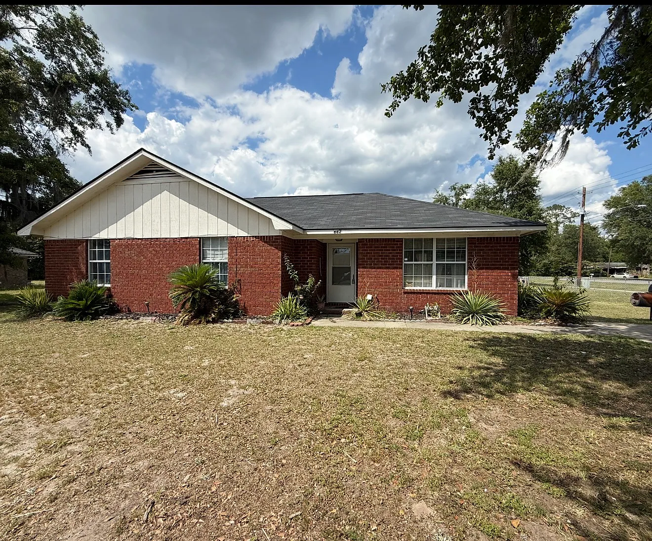 3 bed, 1242 sqft, $1,800 — Photo 1