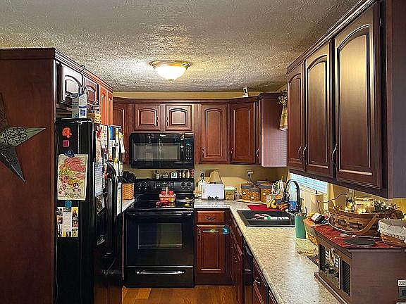5th image of 801 Parkview Dr
