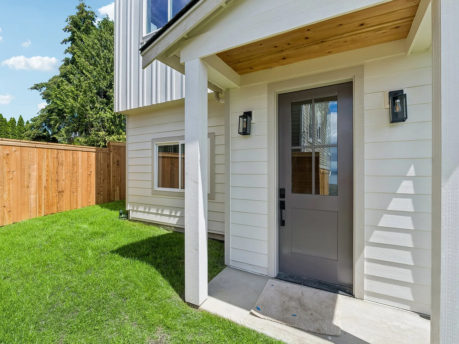 3 bed, 2.5 bath, 1600 sqft, $3,975 — Photo 3