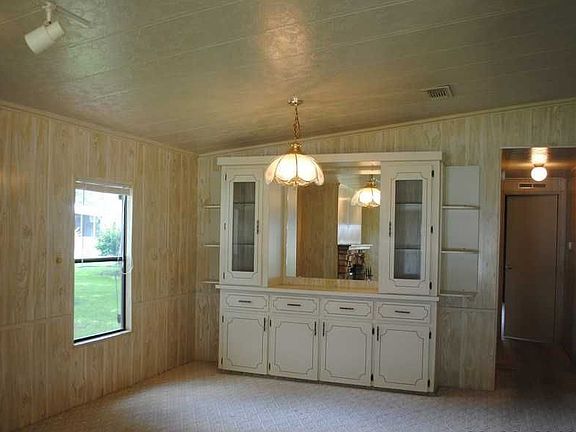 3rd image of 106 Lyonia Ln