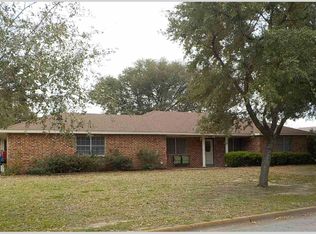 1004 La Villeta St, Mexia, TX 76667