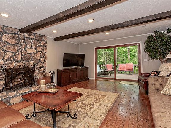 4th image of 2424 Suffolk Ln
