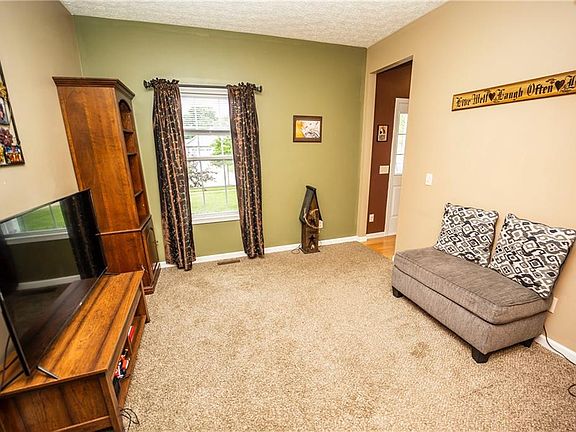 4th image of 1076 Shrewsbury Dr