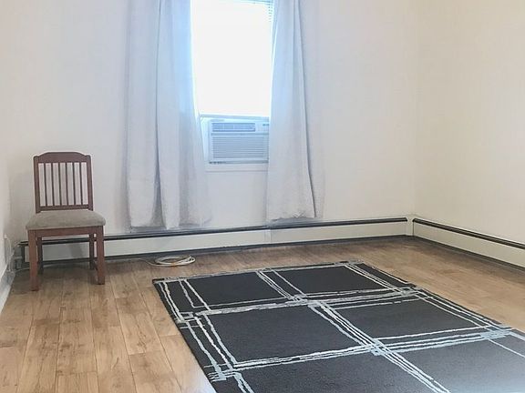 5th image of 2244 35th St
