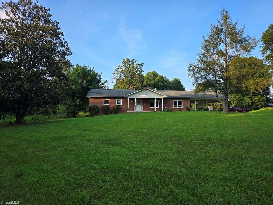 1st image of 2591 Boomer Rd