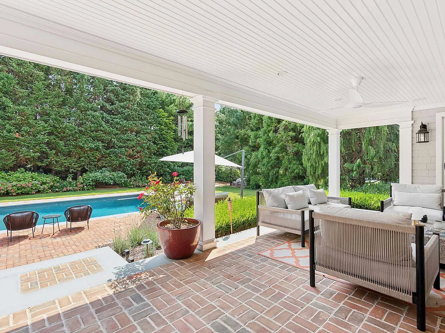 Private Southampton Summer Rental With Heated Pool — Photo 4