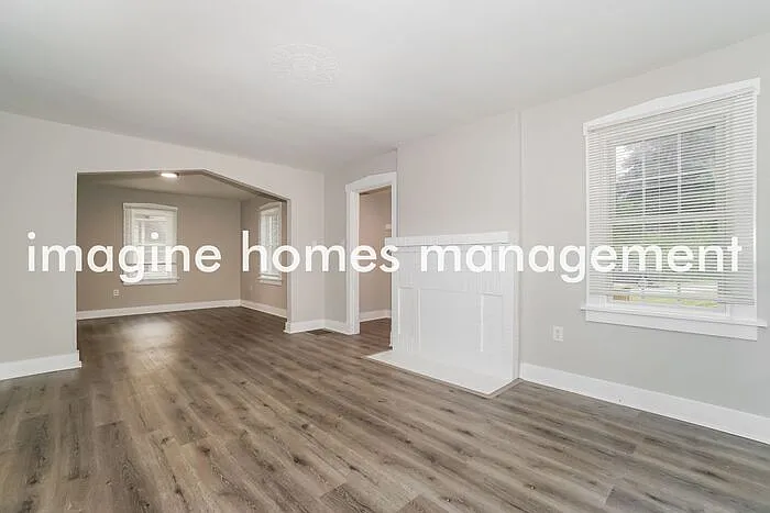 3 bed, 1.0 bath, 1319 sqft, $1,895 — Photo 2