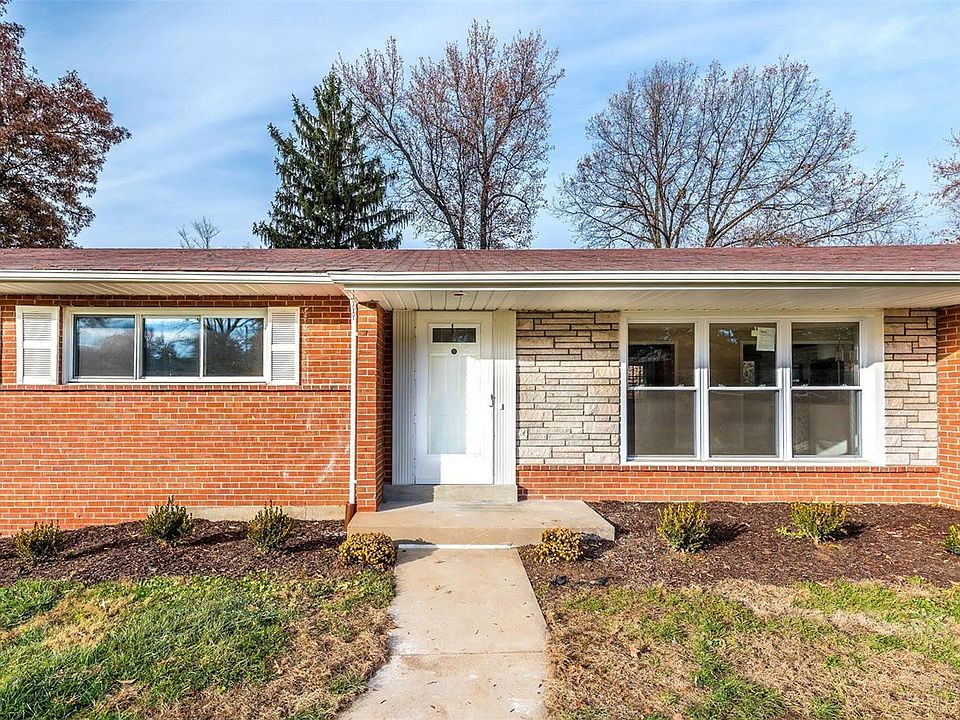 1st image of 4 Price Meadows Dr