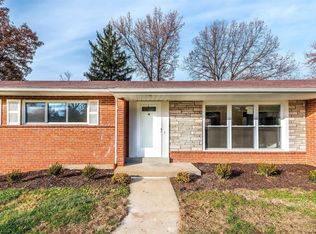 4 Price Meadows Dr, Saint Louis, MO 63132