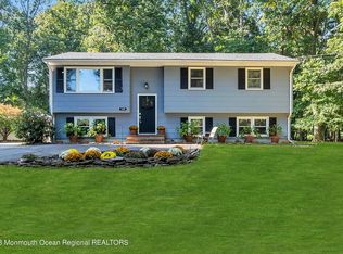 109 Thompson Grove Rd, Manalapan, NJ 07726