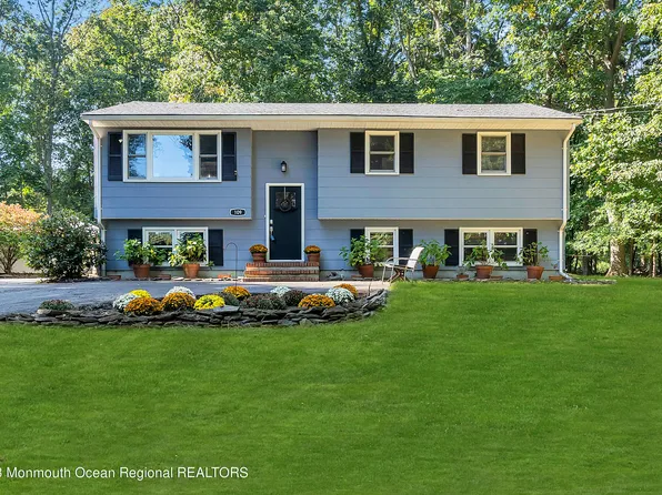 109 Thompson Grove Road, Manalapan, NJ 07726
