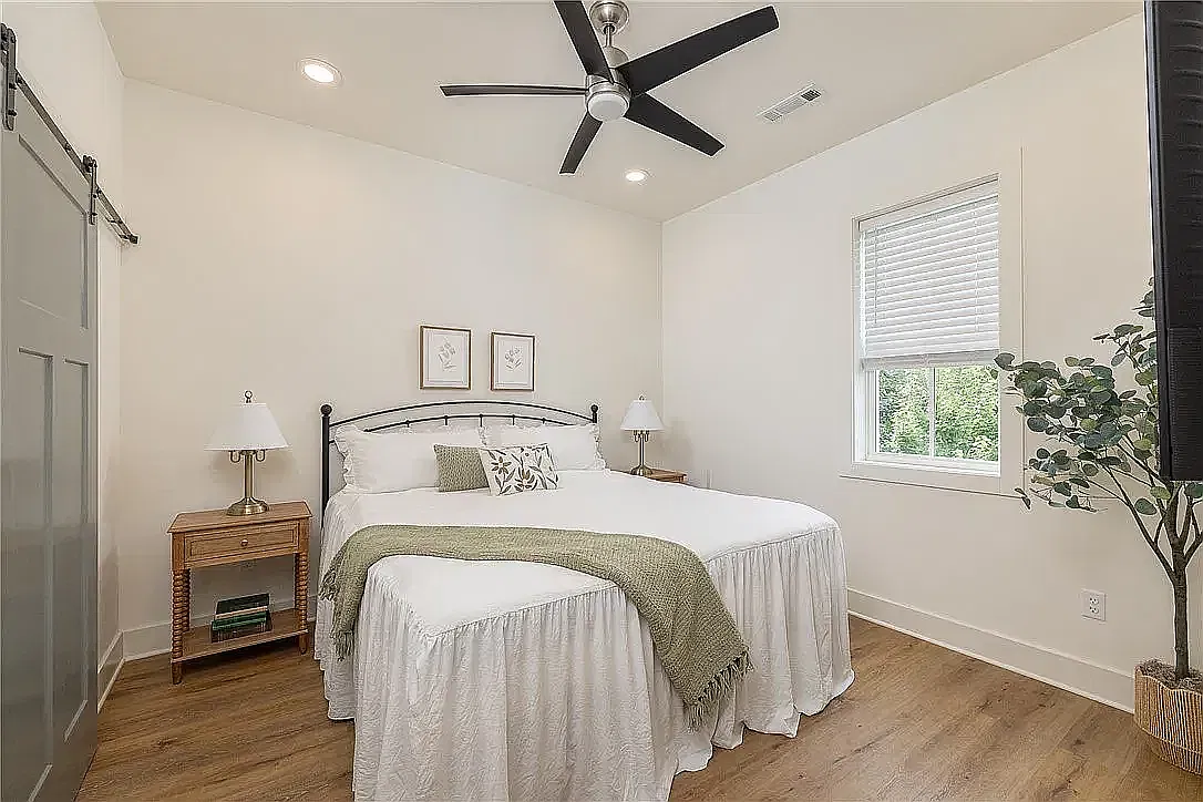2 bed, 1173 sqft, $2,395 — Photo 3