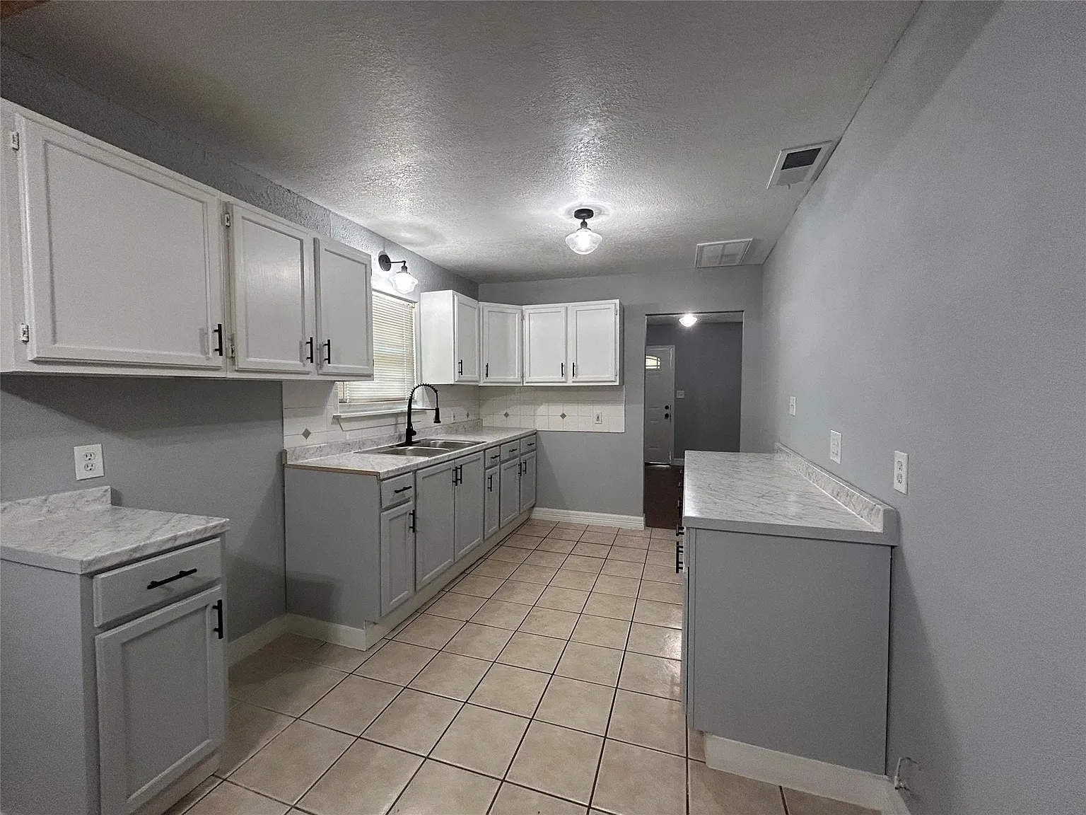 3 bed, 1.0 bath, 1583 sqft, $1,850 — Photo 3