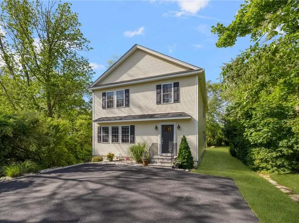 27 Briar Ln, Kingston, RI 02881