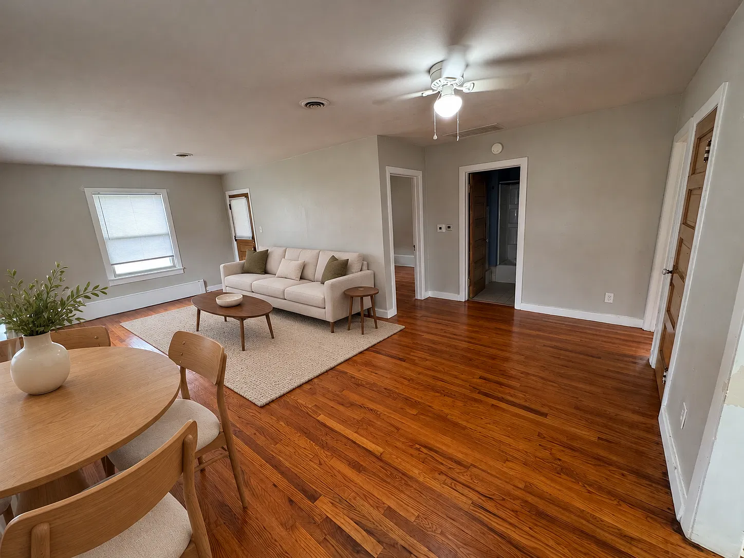 2 bed, 836 sqft, $1,300 — Photo 3