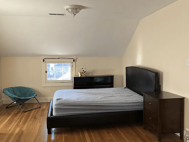 17 Cottage St — Photo 3